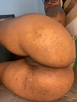 Snapshot of Charlotte_bronxxx chatting on 10-17-25, 06:32 Charlotte bronxxx online show from 10-17-25, 06:32