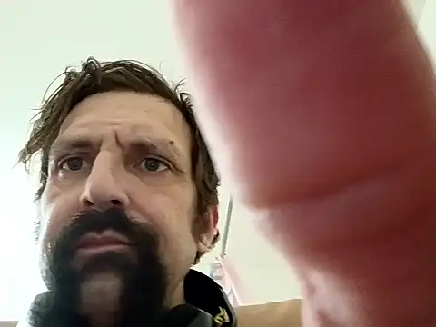 Snapshot of Johndis805 chatting on 10-31-25, 01:56 Johndis805 online show from 10-31-25, 01:56