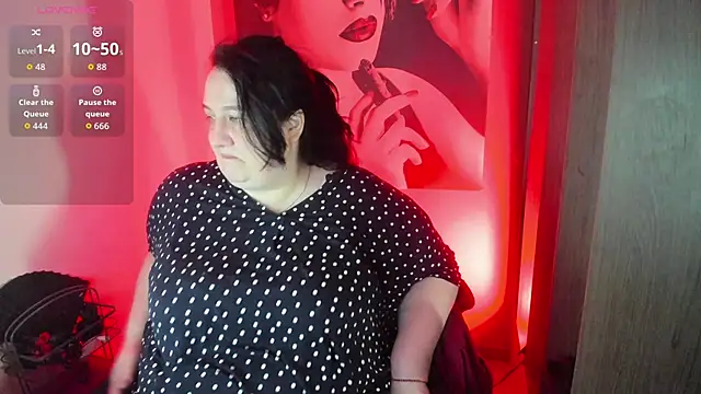Snapshot of QueenOfHaze chatting on 04-17-26, 07:44 QueenOfHaze online show from 04-17-26, 07:44