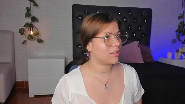 Hannah Jonhson online show from 01-25-25, 01:08