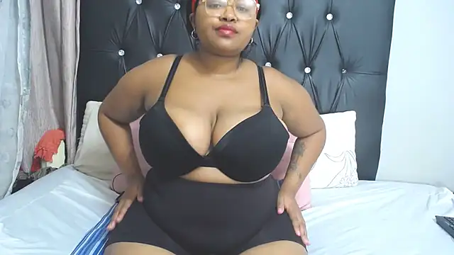 Snapshot of Chubbyvette chatting on 02-19-25, 10:12 Chubbyvette online show from 02-19-25, 10:12