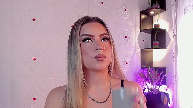 Snapshot of Valka_praskov chatting on 10-22-25, 01:33 Valka praskov online show from 10-22-25, 01:33