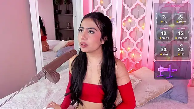 Snapshot of aniie_west chatting on 02-14-25, 12:14 aniie west online show from 02-14-25, 12:14