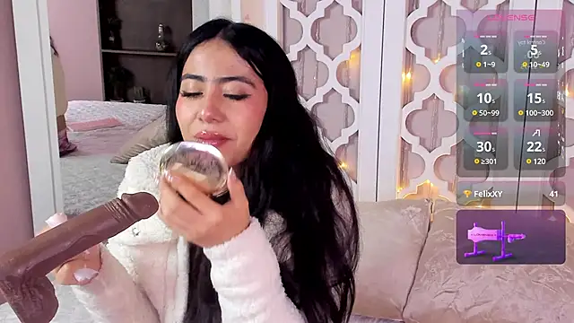 Snapshot of aniie_west chatting on 02-18-25, 03:21 aniie west online show from 02-18-25, 03:21