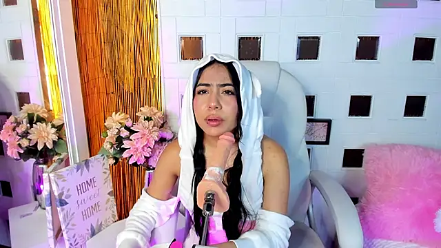 Snapshot of aniie_west chatting on 03-05-25, 03:18 aniie west online show from 03-05-25, 03:18