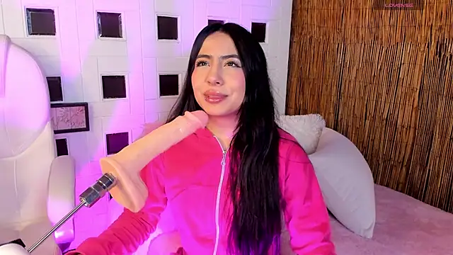 Snapshot of aniie_west chatting on 03-13-25, 12:46 aniie west online show from 03-13-25, 12:46