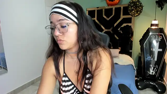 Snapshot of Billie_Jhonson_ chatting on 10-15-25, 07:03 Billie Jhonson online show from 10-15-25, 07:03