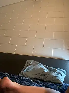 Snapshot of thequeenkendall2025 chatting on 02-16-25, 10:43 thequeenkendall2025 online show from 02-16-25, 10:43