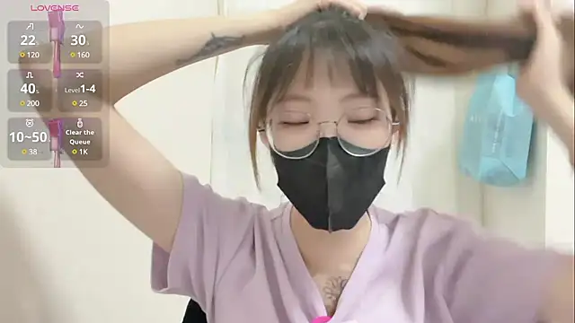 Snapshot of Chu1314 chatting on 03-22-25, 03:42 Chu1314 online show from 03-22-25, 03:42