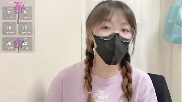 Snapshot of Chu1314 chatting on 03-22-25, 06:47 Chu1314 online show from 03-22-25, 06:47