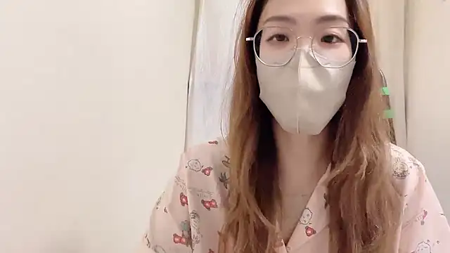 Snapshot of Chu1314 chatting on 09-28-25, 03:17 Chu1314 online show from 09-28-25, 03:17