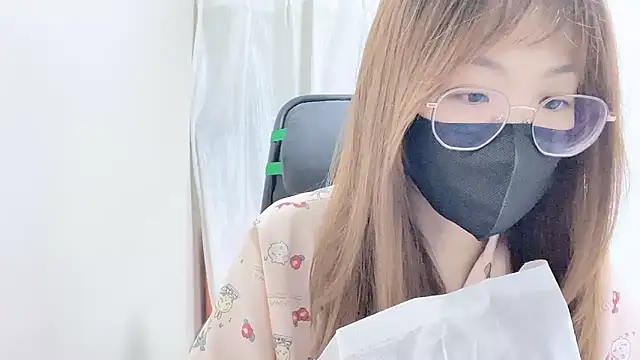 Snapshot of Chu1314 chatting on 10-18-25, 03:35 Chu1314 online show from 10-18-25, 03:35