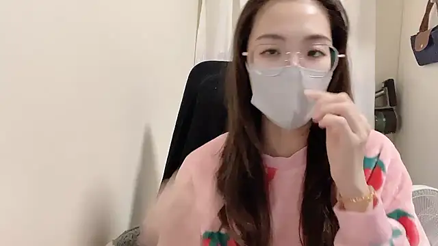 Snapshot of Chu1314 chatting on 12-14-25, 03:17 Chu1314 online show from 12-14-25, 03:17