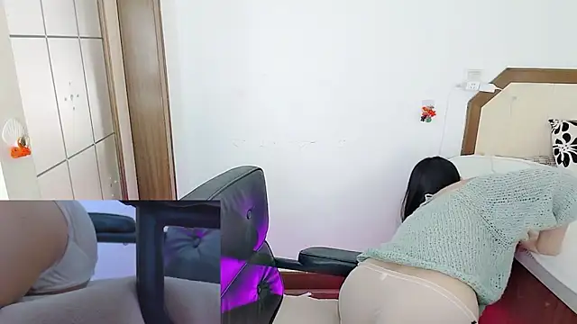 Snapshot of Song_99 chatting on 01-11-26, 04:39 Song 99 online show from 01-11-26, 04:39