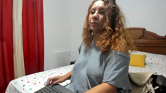 Snapshot of Anur-77 chatting on 09-12-25, 07:47 Anur-77 online show from 09-12-25, 07:47