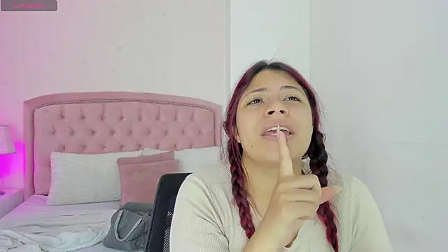 Kendall  Fox online show from 10-26-25, 05:46