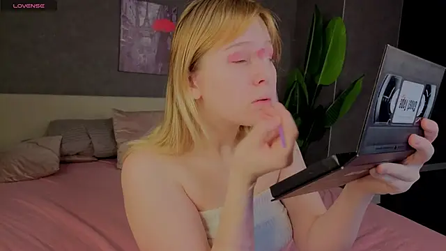 Snapshot of Amy_Kimberlly chatting on 11-27-25, 12:13 Amy Kimberlly online show from 11-27-25, 12:13