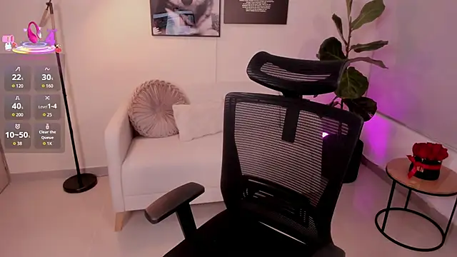 Snapshot of LairaScott chatting on 11-10-25, 11:37 LairaScott online show from 11-10-25, 11:37