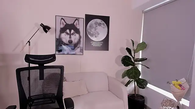 Snapshot of LairaScott chatting on 11-29-25, 09:40 LairaScott online show from 11-29-25, 09:40