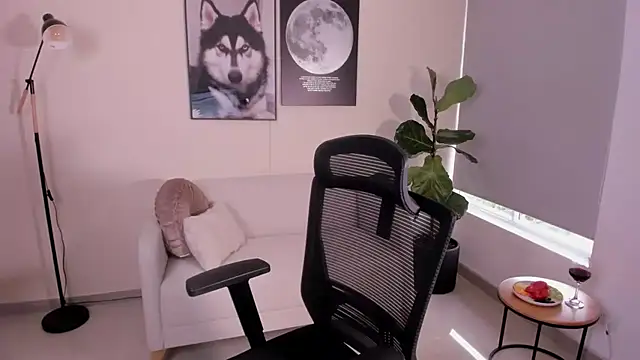 Snapshot of LairaScott chatting on 12-14-25, 09:19 LairaScott online show from 12-14-25, 09:19