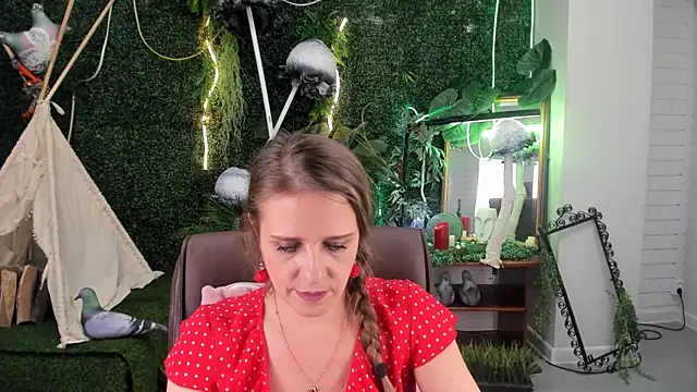 Snapshot of EmiliaBedy chatting on 02-01-25, 12:26 EmiliaBedy online show from 02-01-25, 12:26