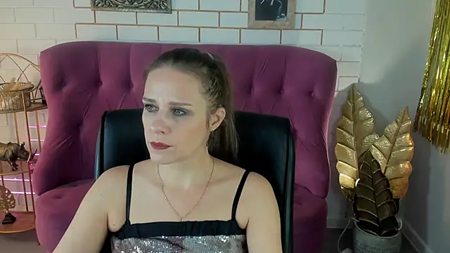 Snapshot of EmiliaBedy chatting on 02-02-25, 09:19 EmiliaBedy online show from 02-02-25, 09:19