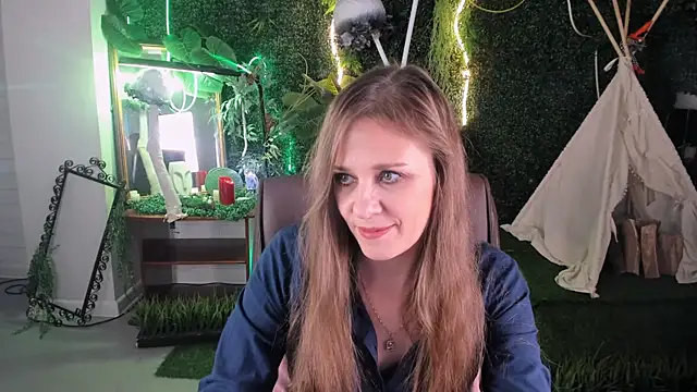 Snapshot of EmiliaBedy chatting on 02-05-25, 09:15 EmiliaBedy online show from 02-05-25, 09:15