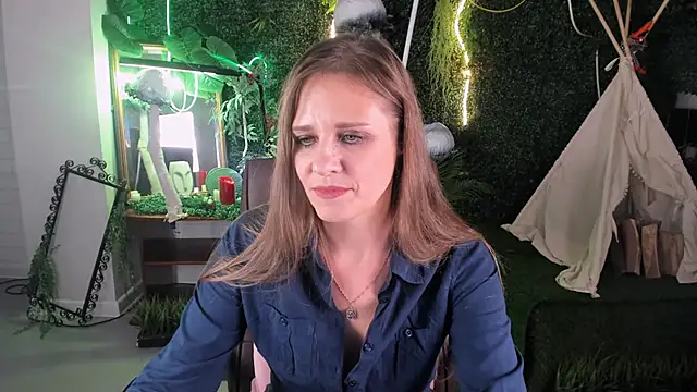 Snapshot of EmiliaBedy chatting on 02-05-25, 03:20 EmiliaBedy online show from 02-05-25, 03:20