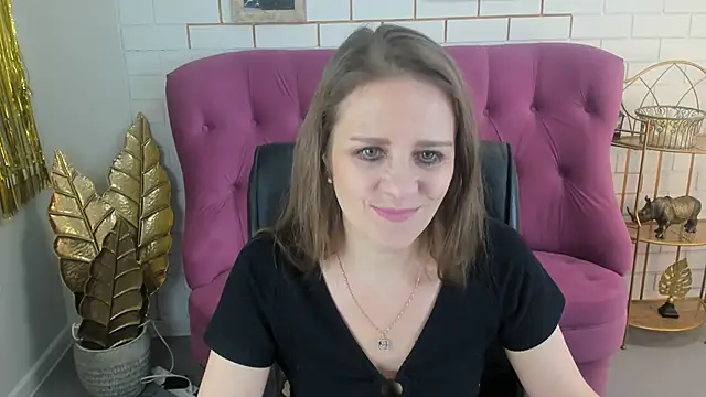 Snapshot of EmiliaBedy chatting on 02-06-25, 09:11 EmiliaBedy online show from 02-06-25, 09:11