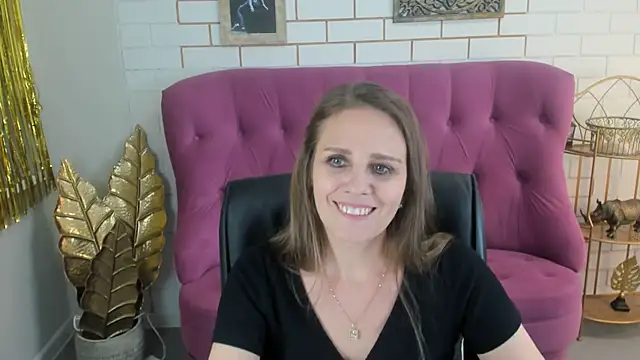 Snapshot of EmiliaBedy chatting on 02-06-25, 03:20 EmiliaBedy online show from 02-06-25, 03:20