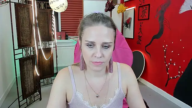 Snapshot of EmiliaBedy chatting on 02-07-25, 12:06 EmiliaBedy online show from 02-07-25, 12:06