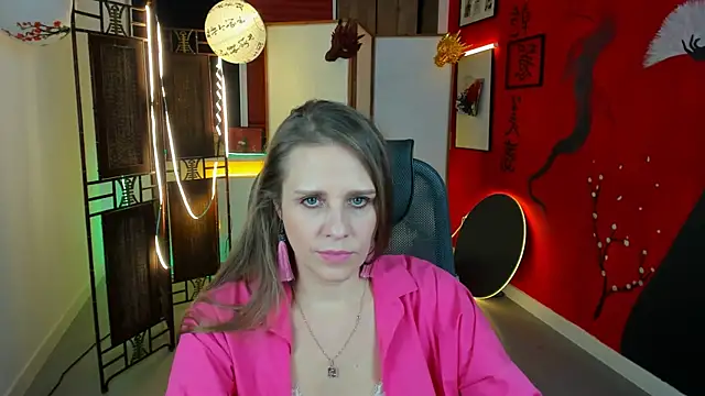 Snapshot of EmiliaBedy chatting on 02-11-25, 03:18 EmiliaBedy online show from 02-11-25, 03:18