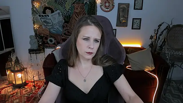 Snapshot of EmiliaBedy chatting on 02-13-25, 09:09 EmiliaBedy online show from 02-13-25, 09:09