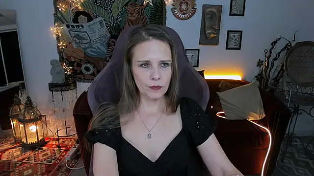 Snapshot of EmiliaBedy chatting on 02-13-25, 12:11 EmiliaBedy online show from 02-13-25, 12:11