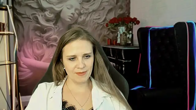 Snapshot of EmiliaBedy chatting on 02-15-25, 03:17 EmiliaBedy online show from 02-15-25, 03:17