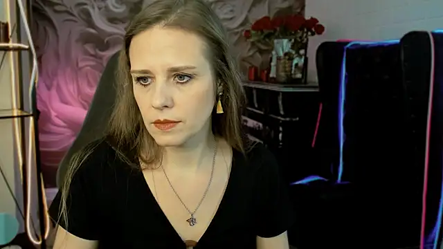 Snapshot of EmiliaBedy chatting on 02-17-25, 09:24 EmiliaBedy online show from 02-17-25, 09:24