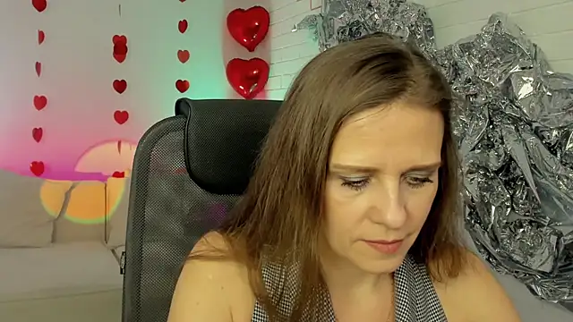 Snapshot of EmiliaBedy chatting on 02-18-25, 09:10 EmiliaBedy online show from 02-18-25, 09:10