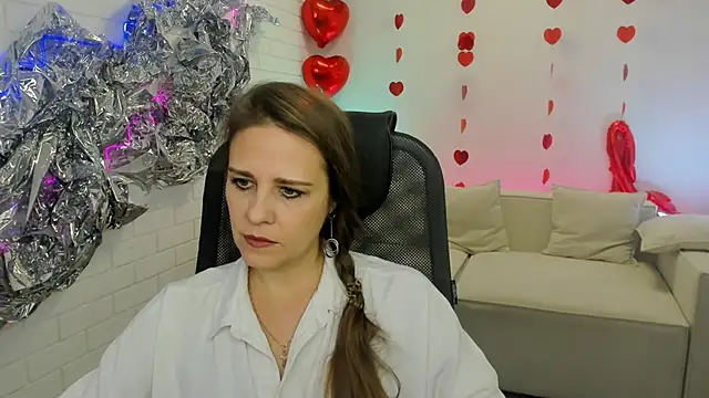 Snapshot of EmiliaBedy chatting on 02-25-25, 09:09 EmiliaBedy online show from 02-25-25, 09:09