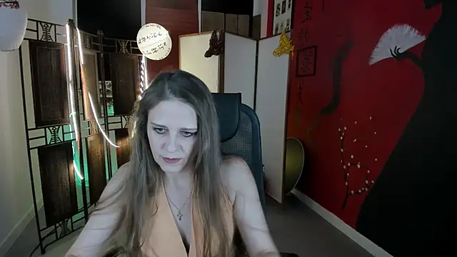 Snapshot of EmiliaBedy chatting on 02-28-25, 09:04 EmiliaBedy online show from 02-28-25, 09:04