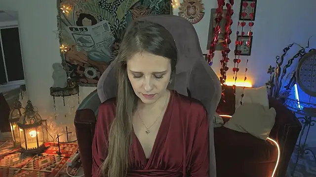 Snapshot of EmiliaBedy chatting on 03-03-25, 12:05 EmiliaBedy online show from 03-03-25, 12:05