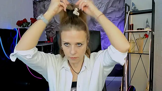 Snapshot of EmiliaBedy chatting on 03-05-25, 09:05 EmiliaBedy online show from 03-05-25, 09:05