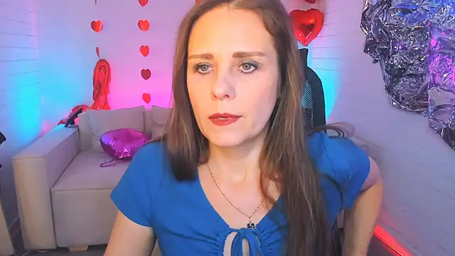 Snapshot of EmiliaBedy chatting on 03-06-25, 05:35 EmiliaBedy online show from 03-06-25, 05:35