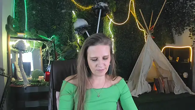 Snapshot of EmiliaBedy chatting on 03-11-25, 03:34 EmiliaBedy online show from 03-11-25, 03:34