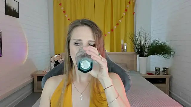 Snapshot of EmiliaBedy chatting on 03-15-25, 03:16 EmiliaBedy online show from 03-15-25, 03:16