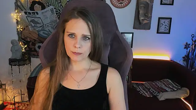 Snapshot of EmiliaBedy chatting on 03-16-25, 09:16 EmiliaBedy online show from 03-16-25, 09:16