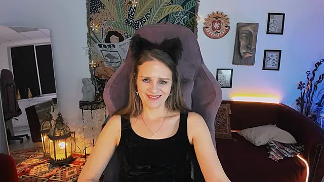 Snapshot of EmiliaBedy chatting on 03-16-25, 03:28 EmiliaBedy online show from 03-16-25, 03:28