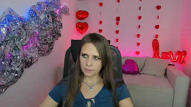 Snapshot of EmiliaBedy chatting on 03-18-25, 09:20 EmiliaBedy online show from 03-18-25, 09:20