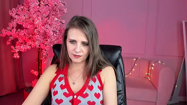 Snapshot of EmiliaBedy chatting on 03-21-25, 03:24 EmiliaBedy online show from 03-21-25, 03:24