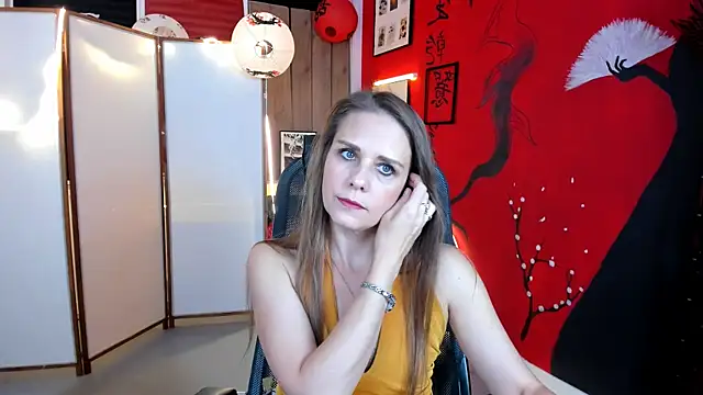 Snapshot of EmiliaBedy chatting on 09-16-25, 09:10 EmiliaBedy online show from 09-16-25, 09:10