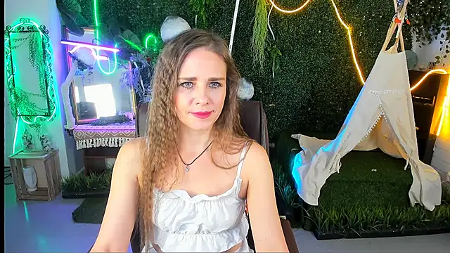 Snapshot of EmiliaBedy chatting on 11-12-25, 09:10 EmiliaBedy online show from 11-12-25, 09:10